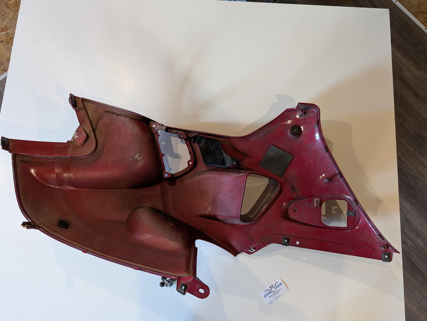 Yamaha GTS1000A 4BH Seitenverkleidung rechts rot 4BH-2835K-00, gebraucht