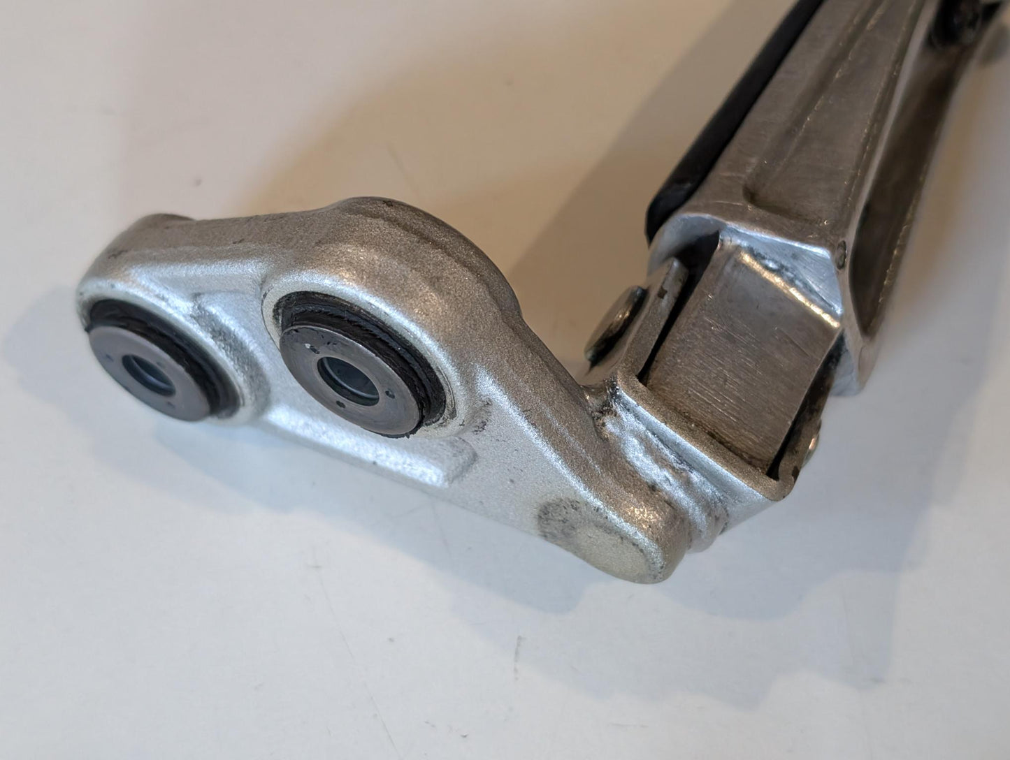 Yamaha GTS1000A 4BH Fussraste inkl. Halter und Feder vorne links 4BH-27410-00, gebraucht