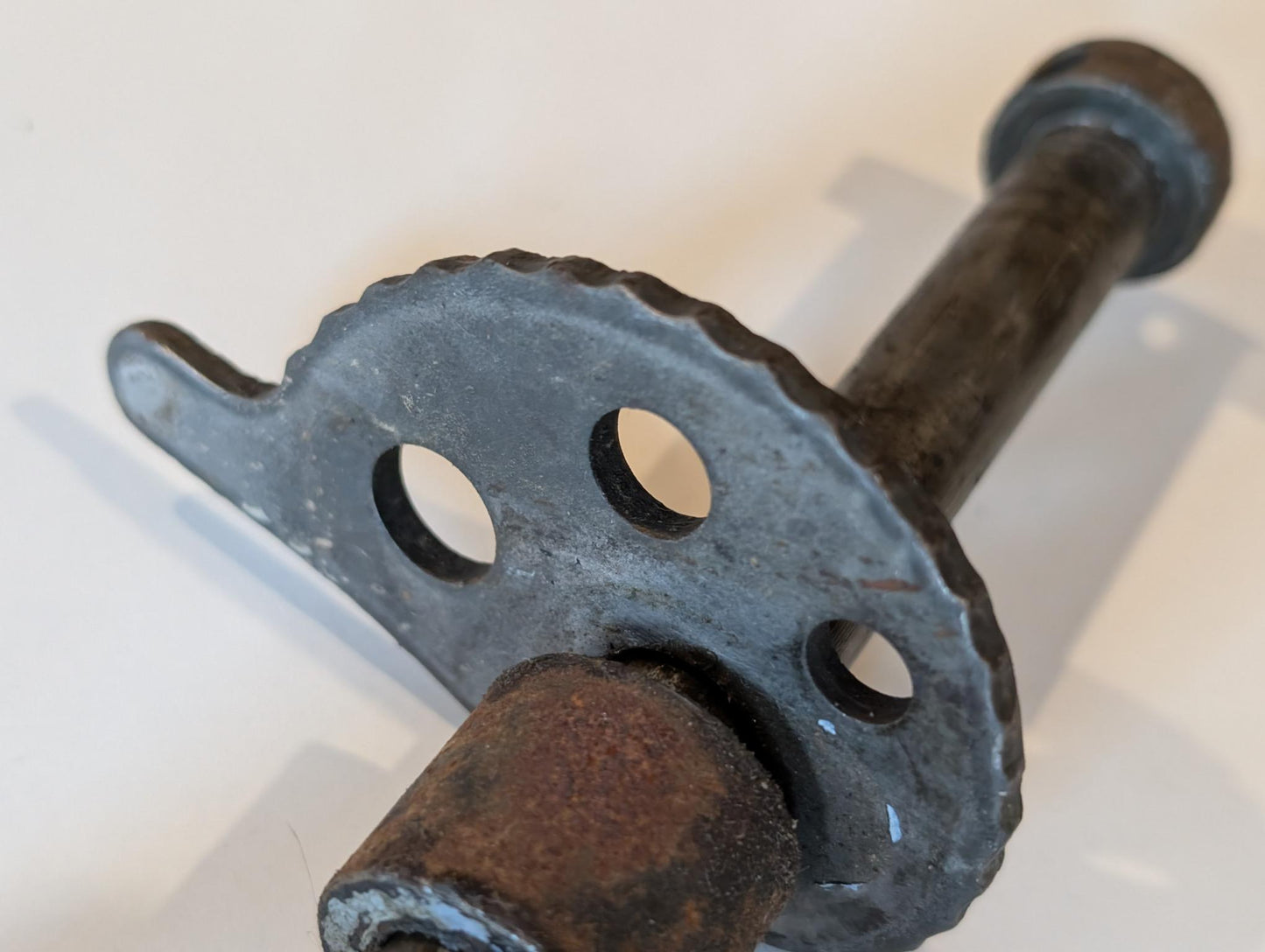 Yamaha DT175MX 2K4 Hinterradachse inkl. Mutter und Kettenspannern, gebraucht