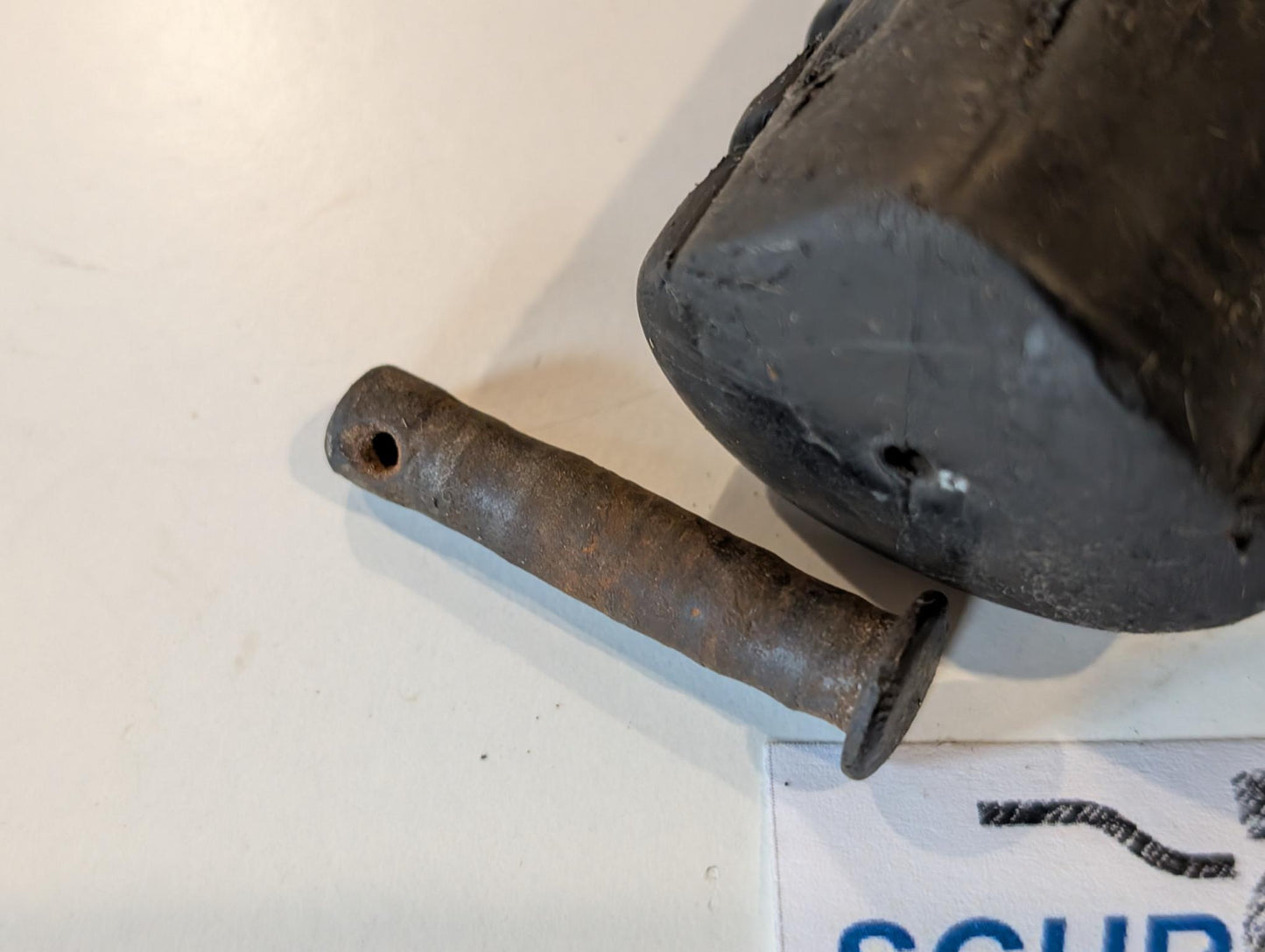 Yamaha DT175MX 2K4 Fussraste Fussrastenhalter vorne rechts mit Bolzen, gebraucht