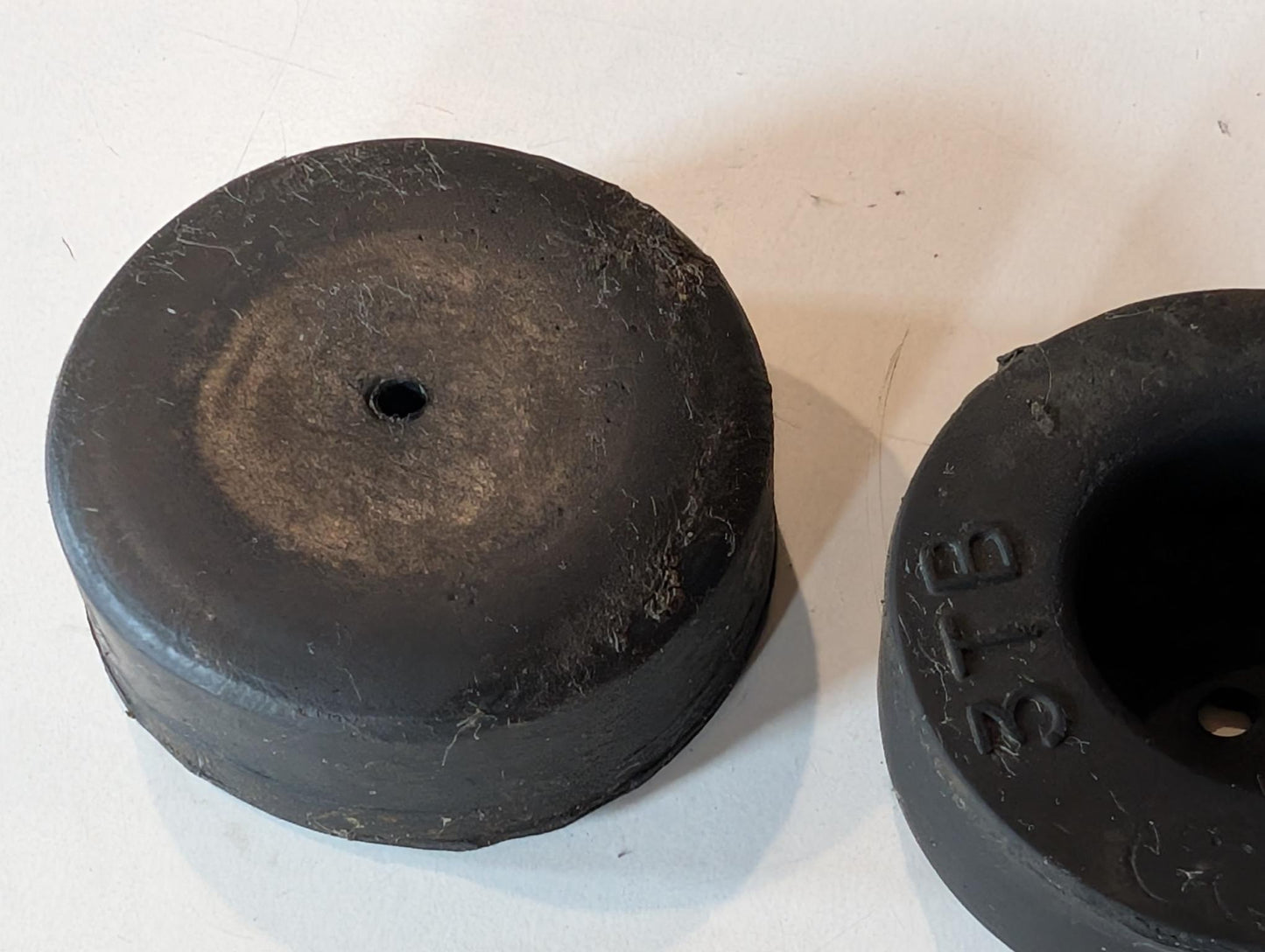 Yamaha XT600E 3TB 3UW Tankhalterung Tankgummis Tankauflager Vibrationsdämpfer 3TB-24181-00, gebraucht