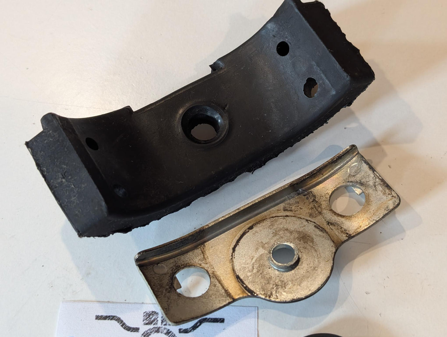 Yamaha XT600E 3TB 3UW Tankauflagegummi Tankhalterung Vibrationsdämpfer 43F-24182-00 3TB-24186-00, gebraucht