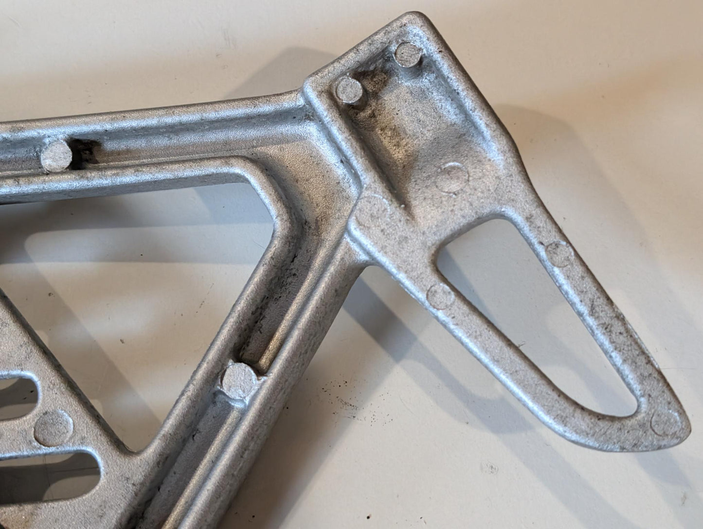 Yamaha XT600E 3TB 3UW Fussrastenhalter Konsole links 3TB-2741L-00, gebraucht