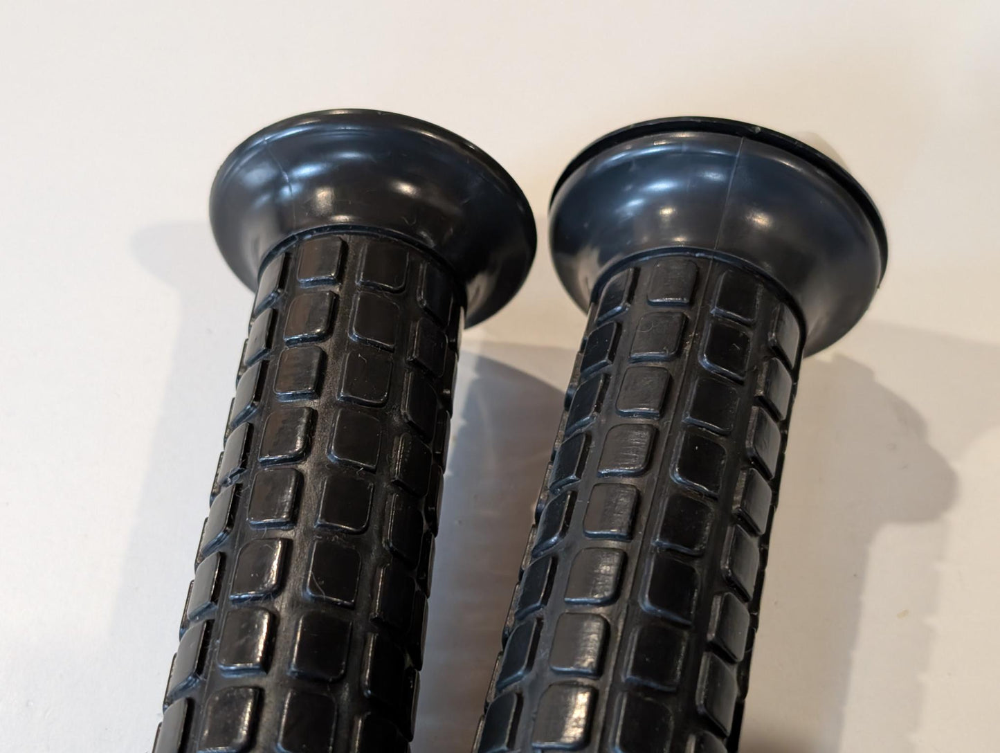 Yamaha XT600E 3TB 3UW Gasgriff Lenkergriffe Griffkappe 34K-26281-00 1VJ-26282-00 gebraucht