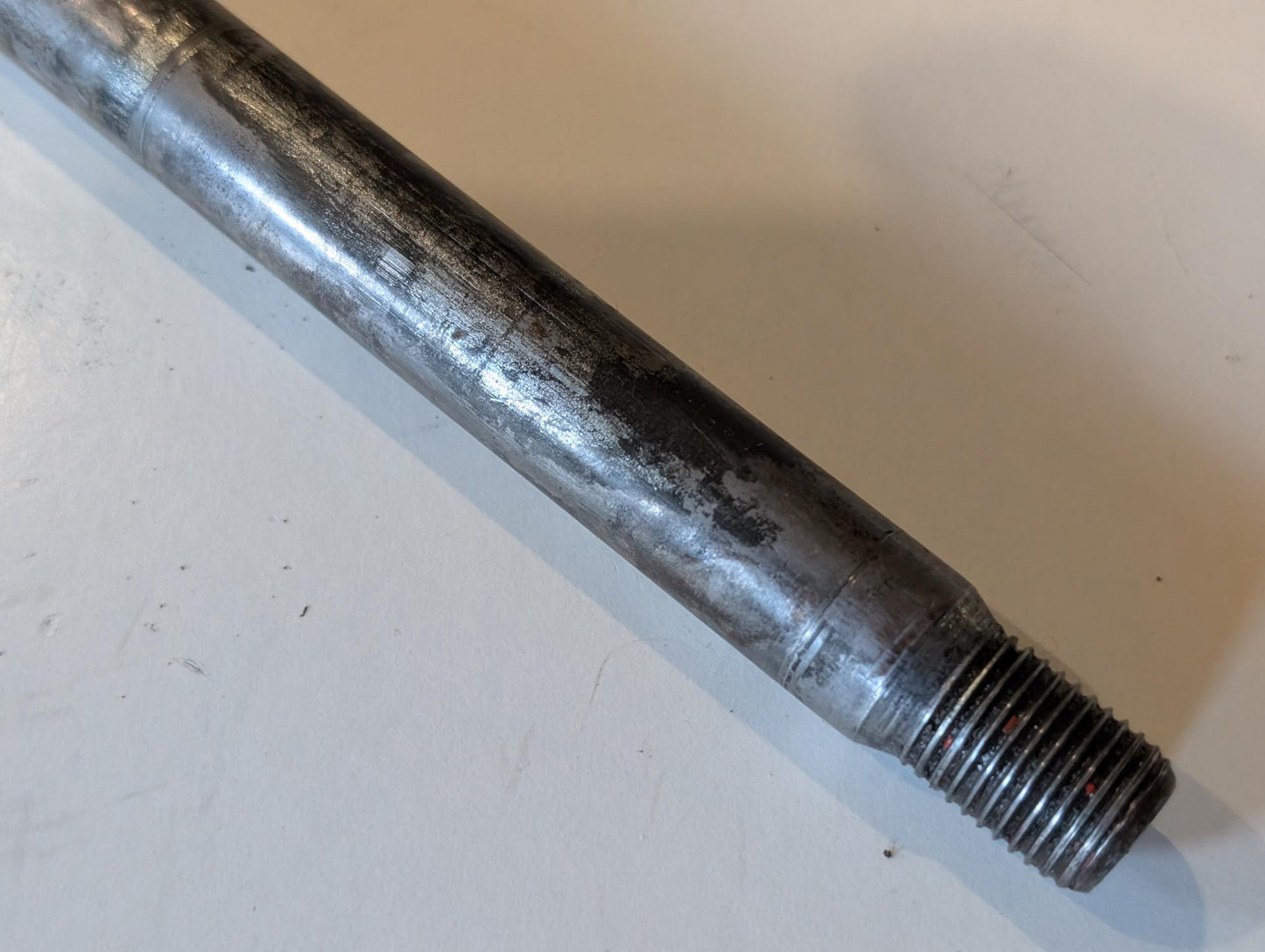 Yamaha XT600 43F Achse Schwinge Drehwelle 34K-22141-01 Gesamtlänge 24,5cm gebraucht