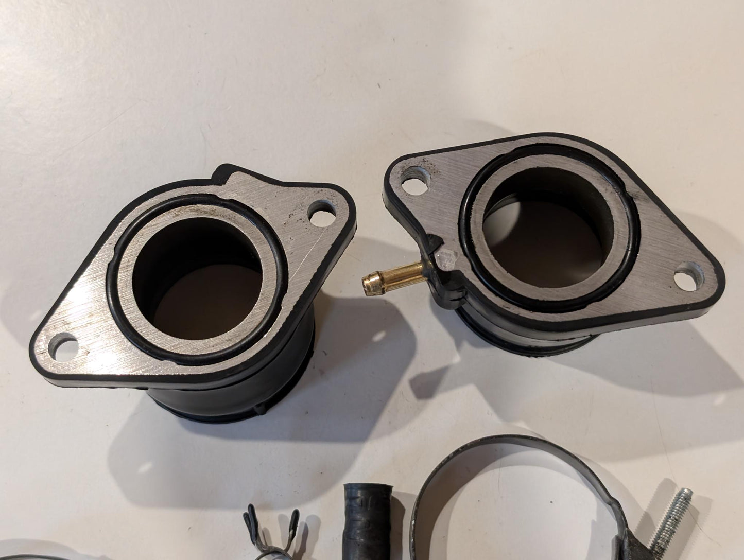 Yamaha XT600 43F Paar Ansaugstutzen links und rechts mit Schellen gebraucht