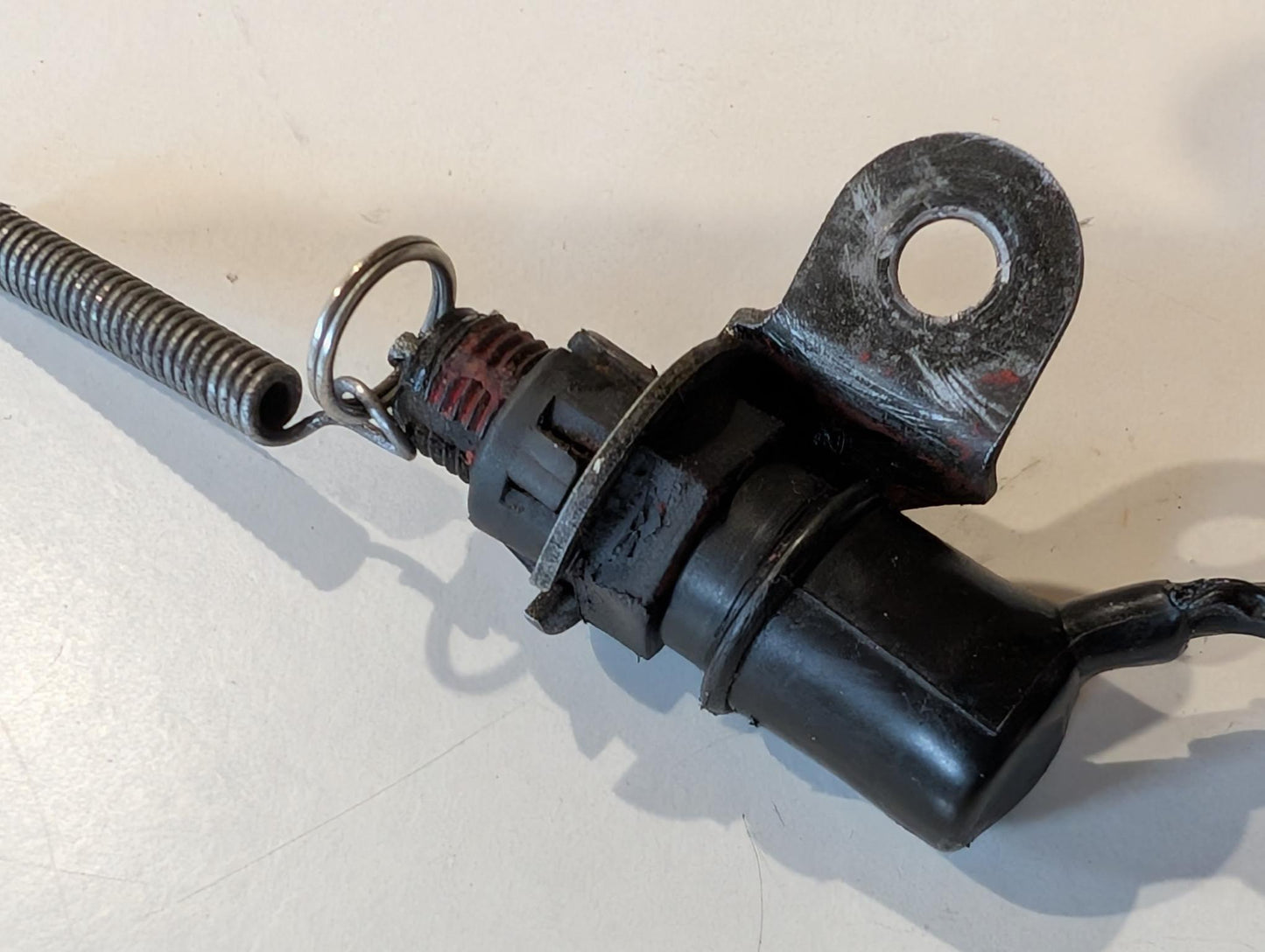 Yamaha XT600 43F Bremslichtschalter hinten 34L-82530-00 mit Halter gebraucht, in altersgemäßem Zustand