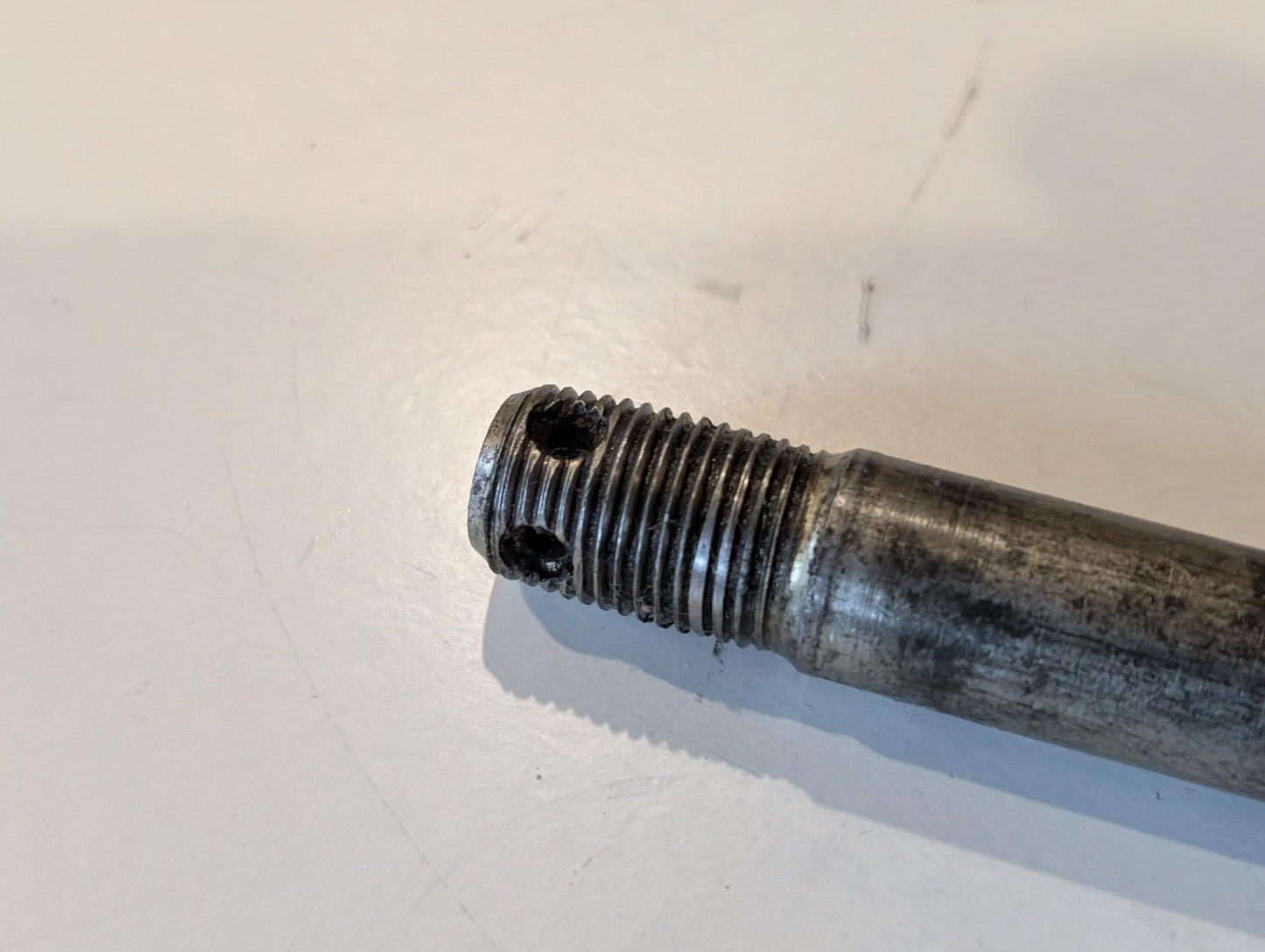 Yamaha XT600Z 3AJ Hinterradachse 3AJ-25381-00 mit Spannern 3Y1-25388-01 3Y1-25389-00 und Mutter gebraucht