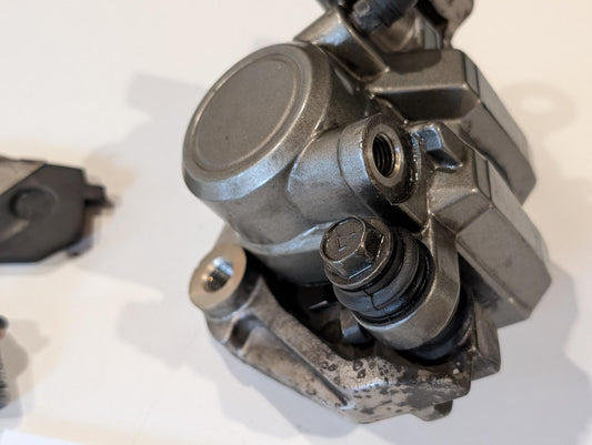 Yamaha XT600Z 3AJ Bremssattel vorne 1VJ-2580T-00 mit Schrauben gebraucht