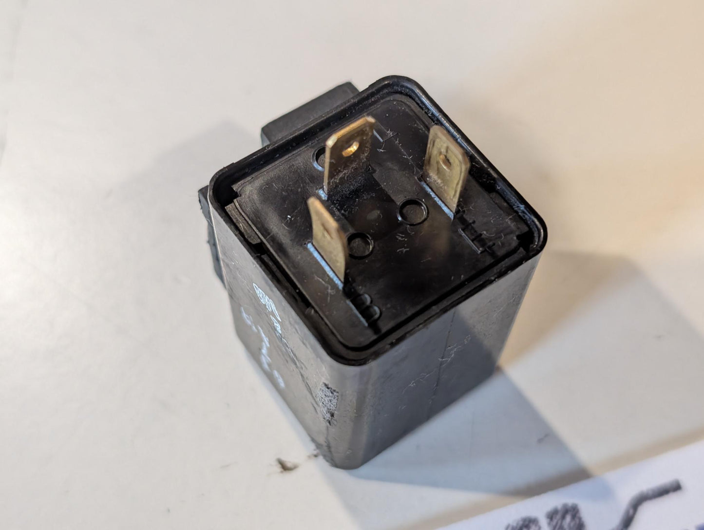 Yamaha XT600Z 3AJ Blinkerrelais 1U3-83350-40 mit Gummihalter gebraucht