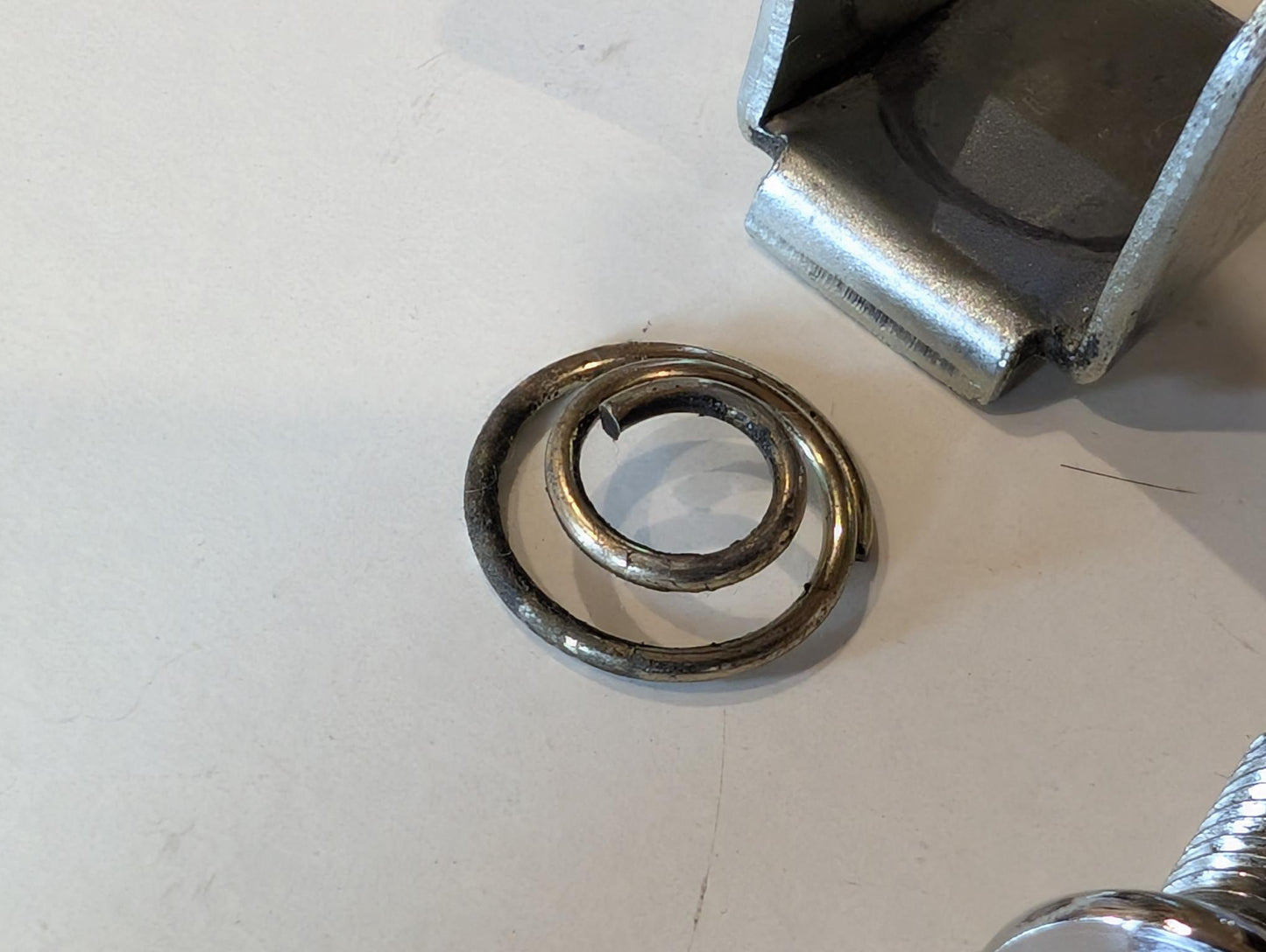 Yamaha XT600Z 3AJ Fussrastenhalter Konsole hinten rechts 2KF-2742L-00 mit Schrauben gebraucht