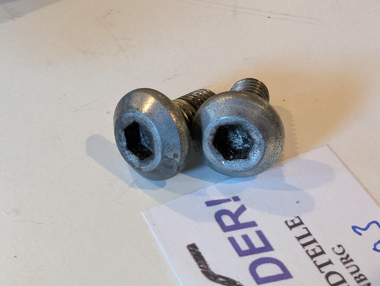 Yamaha XT600Z 1VJ Fussrastenhalter Konsole hinten rechts 1VJ-27442-00 mit Schrauben, gebraucht