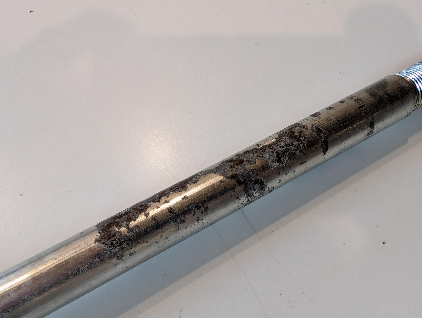 Yamaha GTS1000A 4BH Schwingenachse 4BH-22141-00 inkl. Mutter