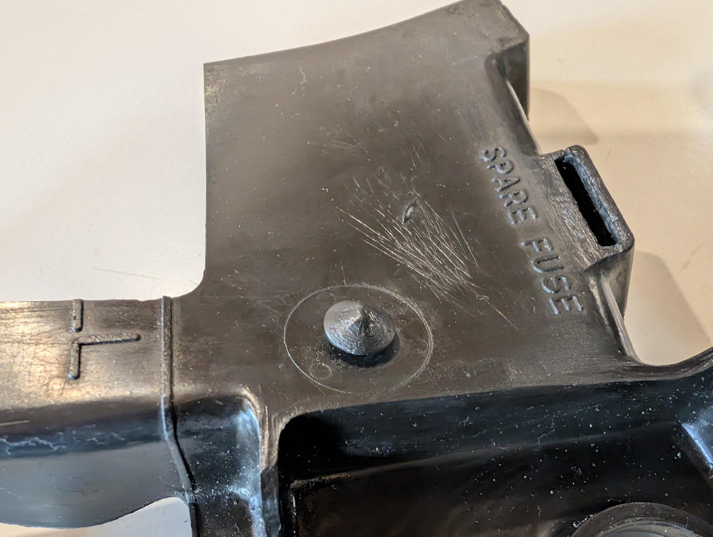 Yamaha TZR125 4FL Gummiplatte Schutzplatte Öltank Batteriedeckel 4FL-82129-00