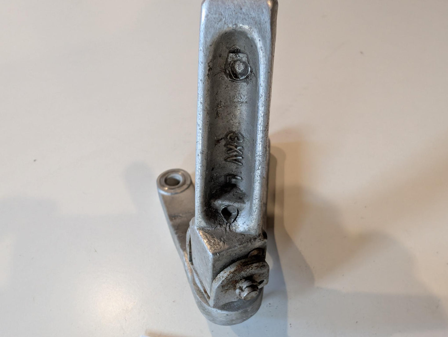 Yamaha TZR125 4FL Fussraste hinten links 3XV-27430-01 inkl. Konsole 3XV-2741L-01