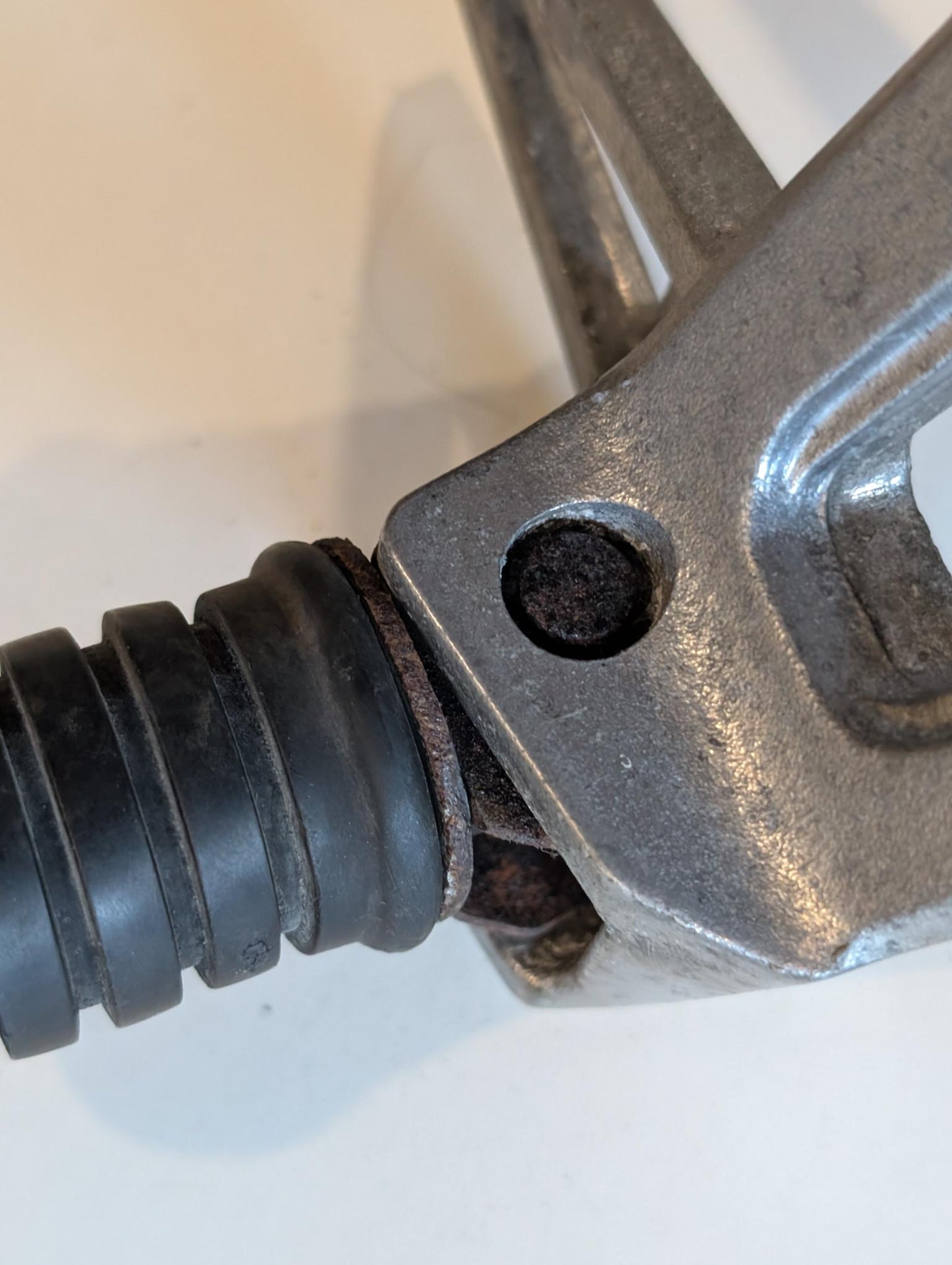 Yamaha XT600 2KF 2NF Fussrastenhalter Fussraste hinten rechts