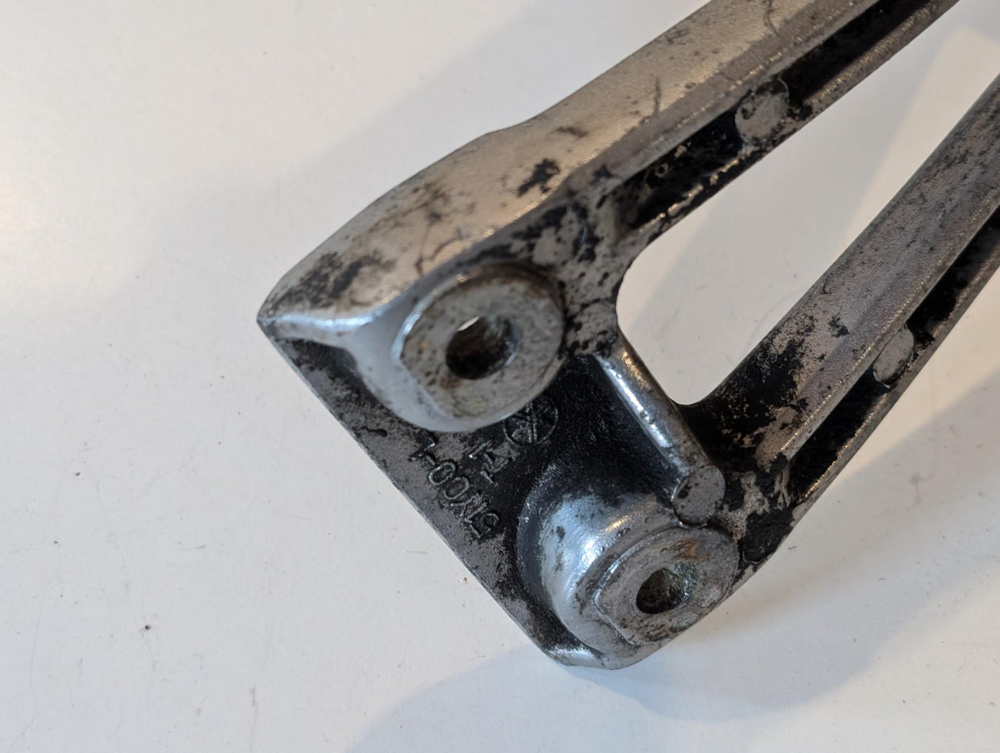 Yamaha XT600 2KF 2NF Fussrastenhalter Fussraste hinten links