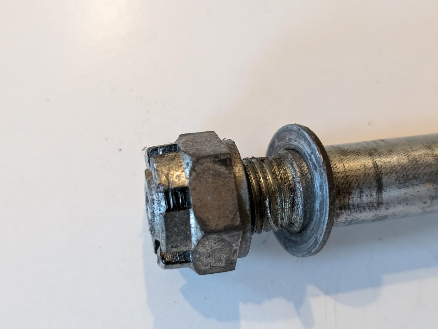 Yamaha XT600 2KF 2NF Vorderradachse inkl. Mutter, gebraucht