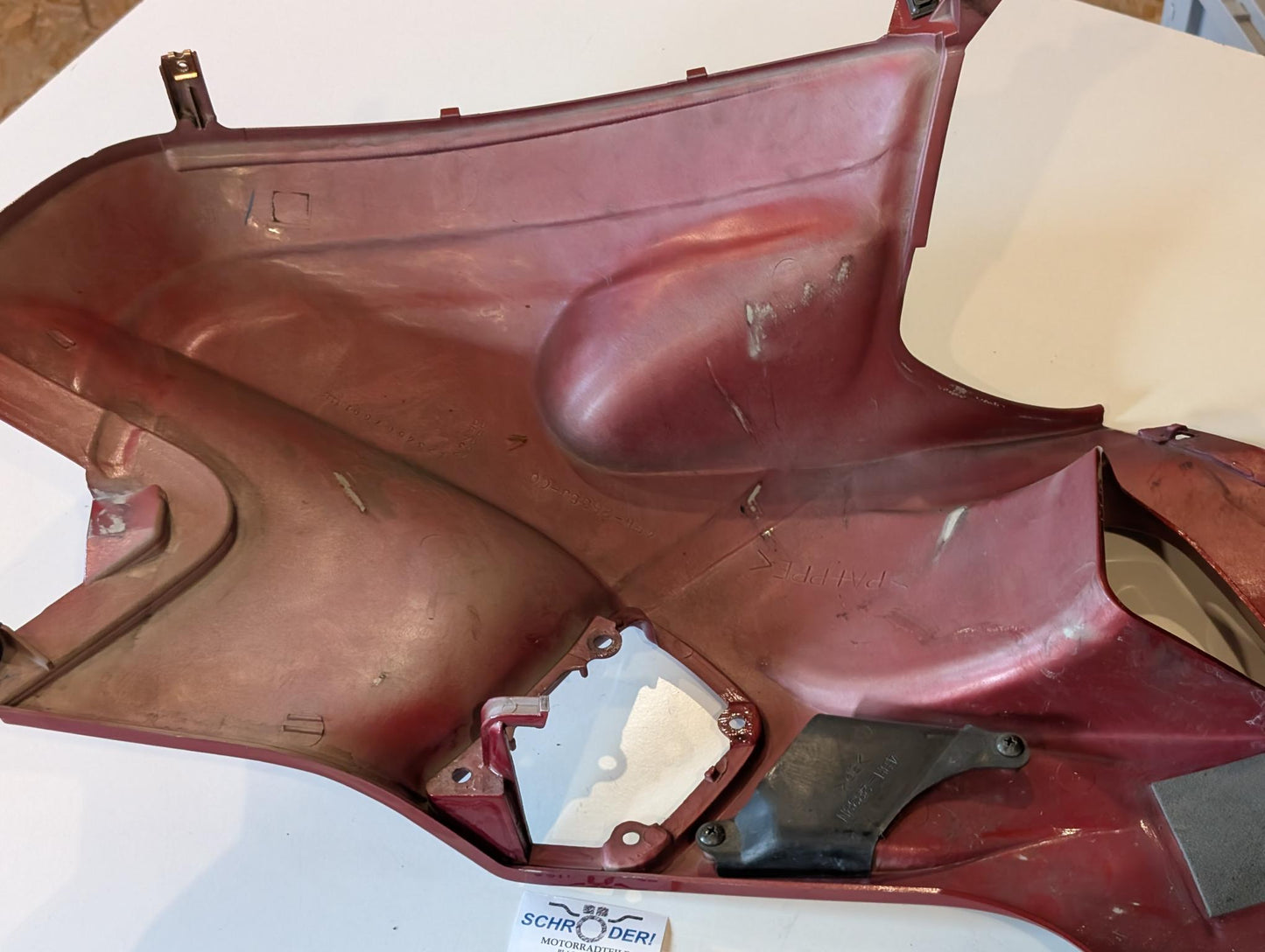 Yamaha GTS1000A 4BH Seitenverkleidung links rot 4BH-2835J-00, gebraucht