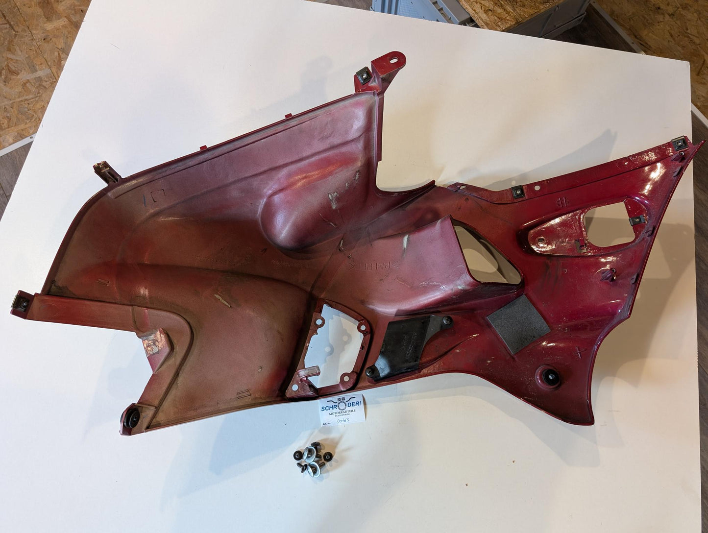 Yamaha GTS1000A 4BH Seitenverkleidung links rot 4BH-2835J-00, gebraucht