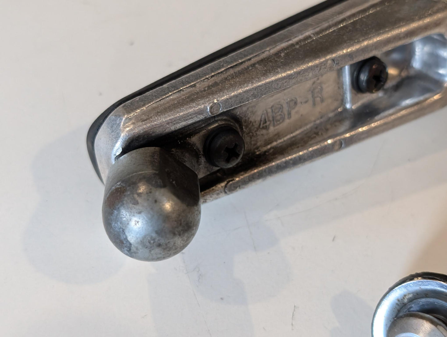 Yamaha GTS1000A 4BH Fussraste inkl. Halter und Feder vorne rechts 4BH-27420-00, gebraucht