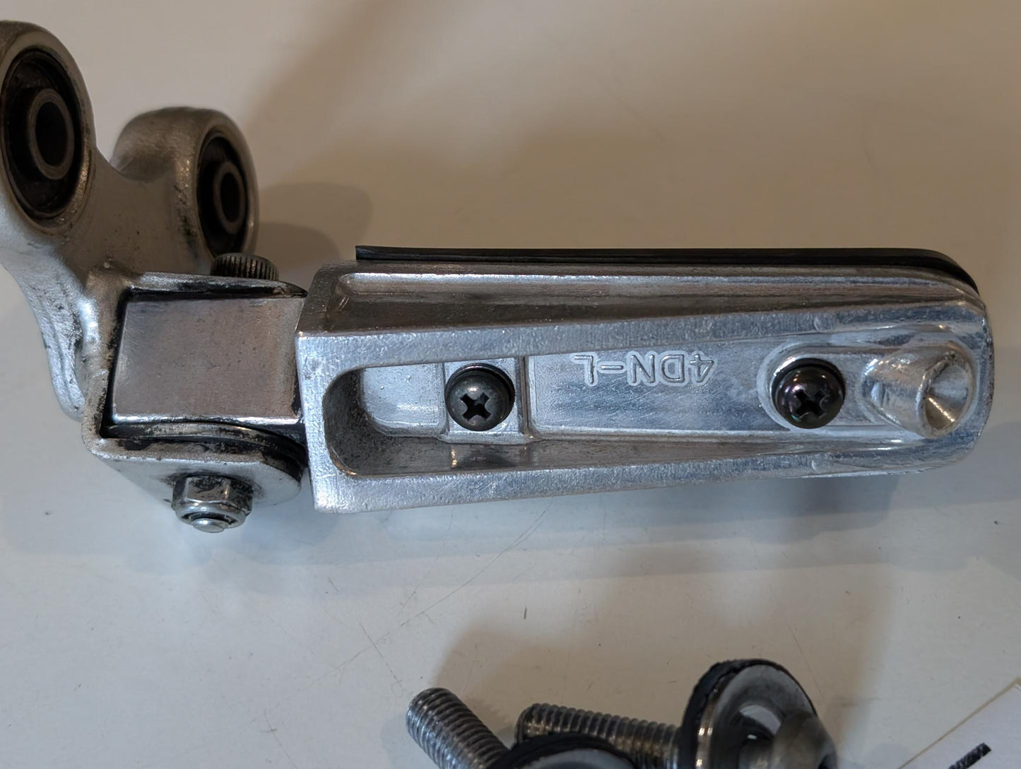 Yamaha GTS1000A 4BH Fussraste inkl. Halter hinten links 4BH-27430-00, gebraucht