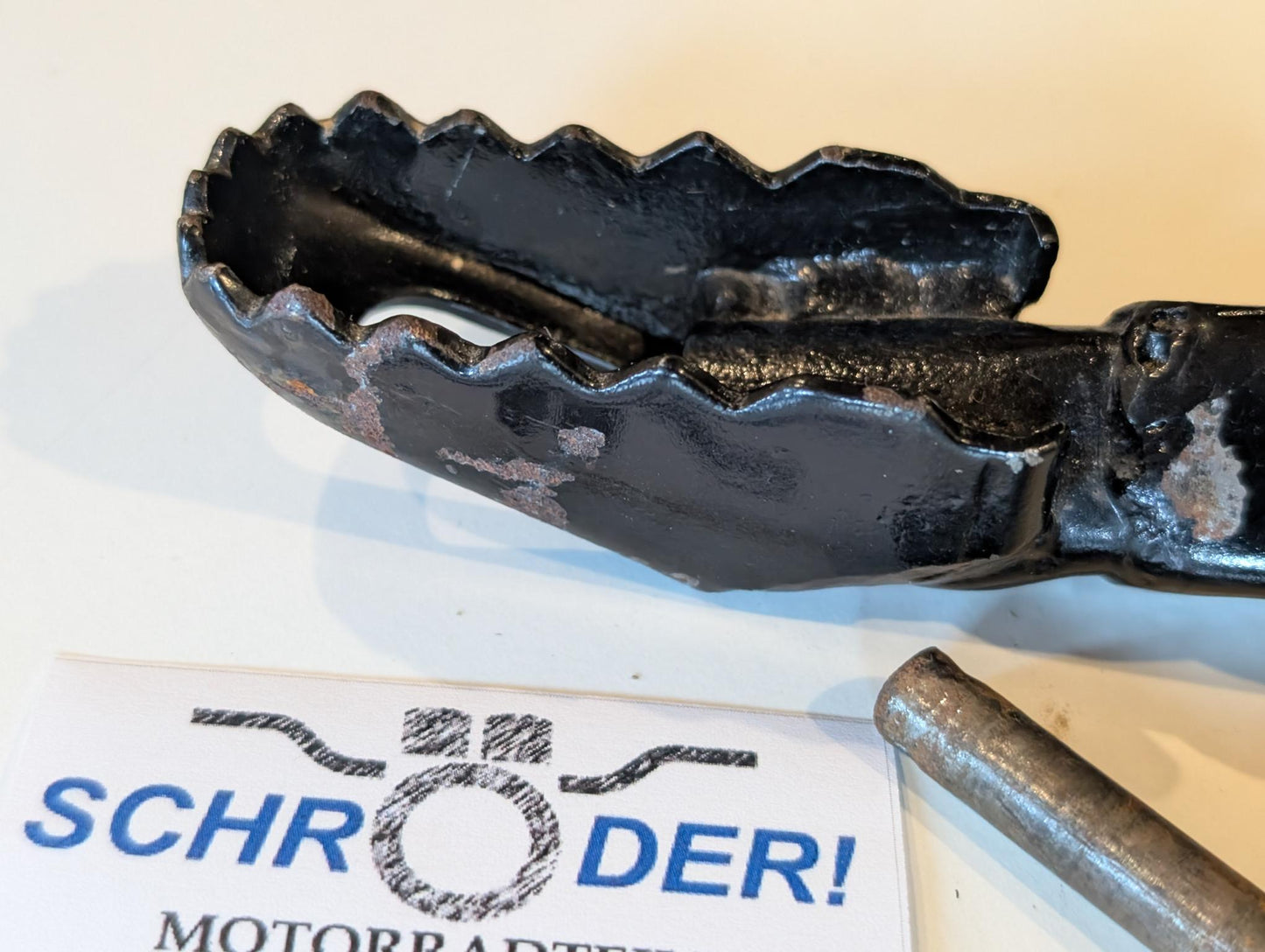 Yamaha DT175MX 2K4 Fussraste rechts vorne inkl. Feder und Bolzen, gebraucht