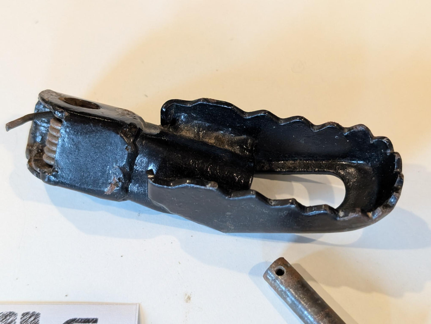 Yamaha DT175MX 2K4 Fussraste rechts vorne inkl. Feder und Bolzen, gebraucht