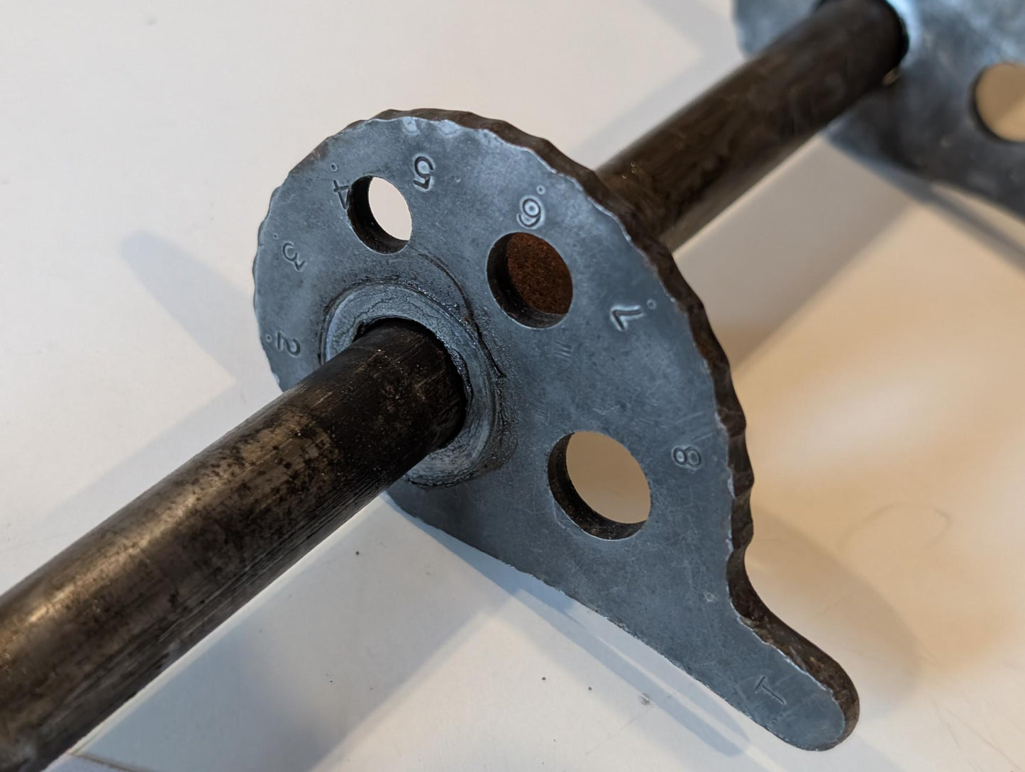 Yamaha DT175MX 2K4 Hinterradachse inkl. Mutter und Kettenspannern, gebraucht