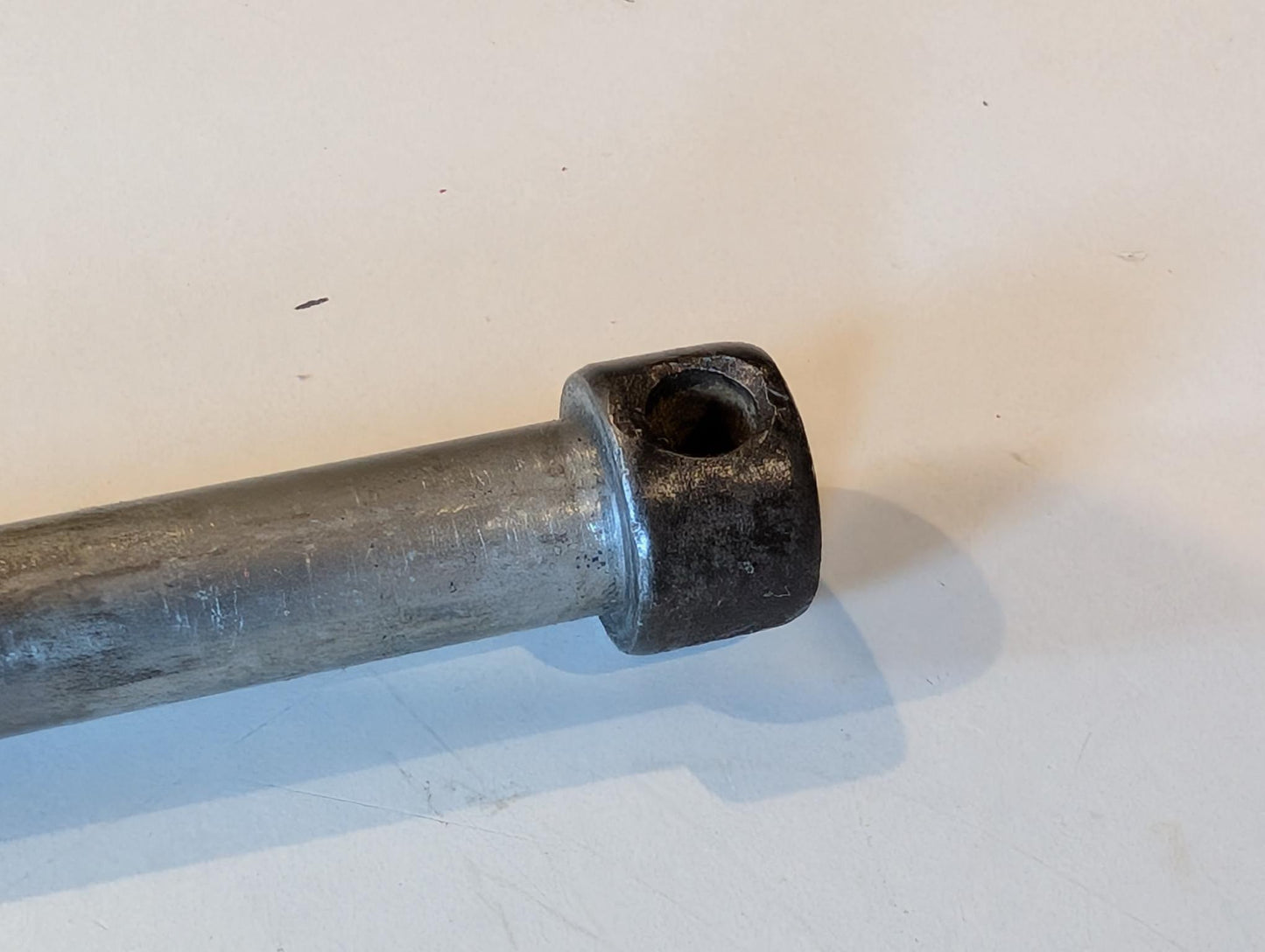 Yamaha DT175MX 2K4 Vorderradachse Vorderachse mit Hülse, gebraucht