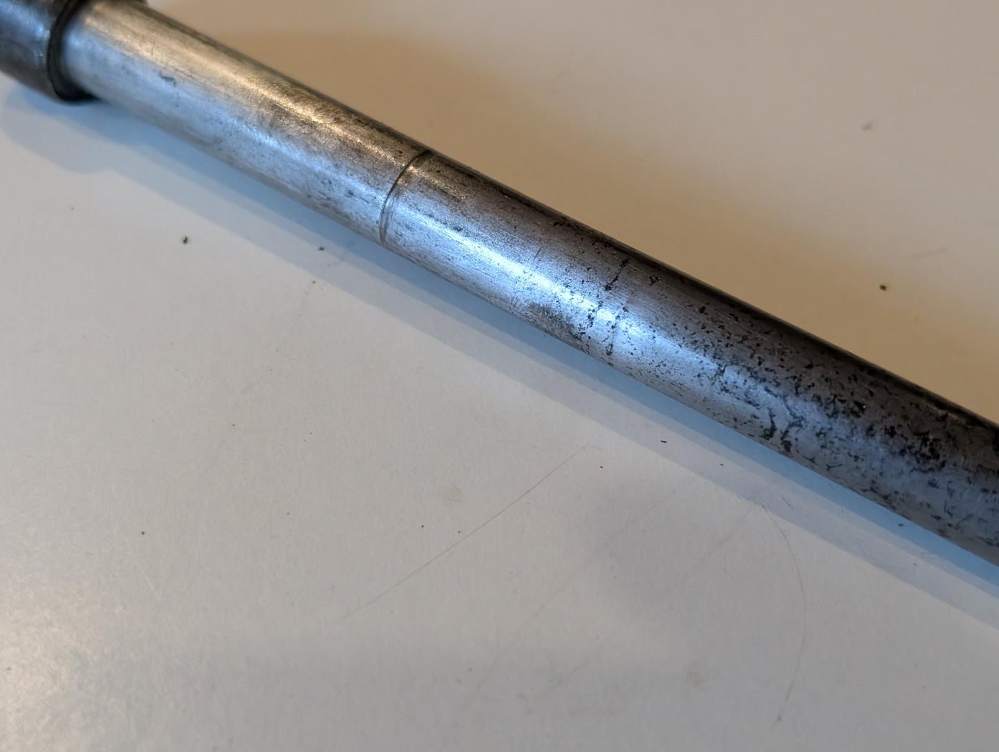 Yamaha DT175MX 2K4 Vorderradachse Vorderachse mit Hülse, gebraucht