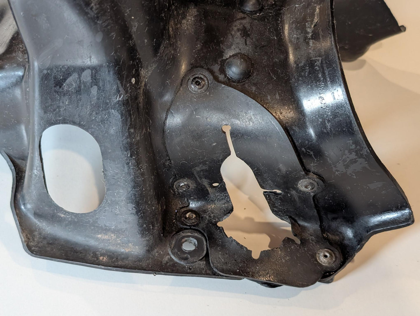 Yamaha DT175MX 2K4 Spritzschutz Schwinge Federbein Konsole, gebraucht