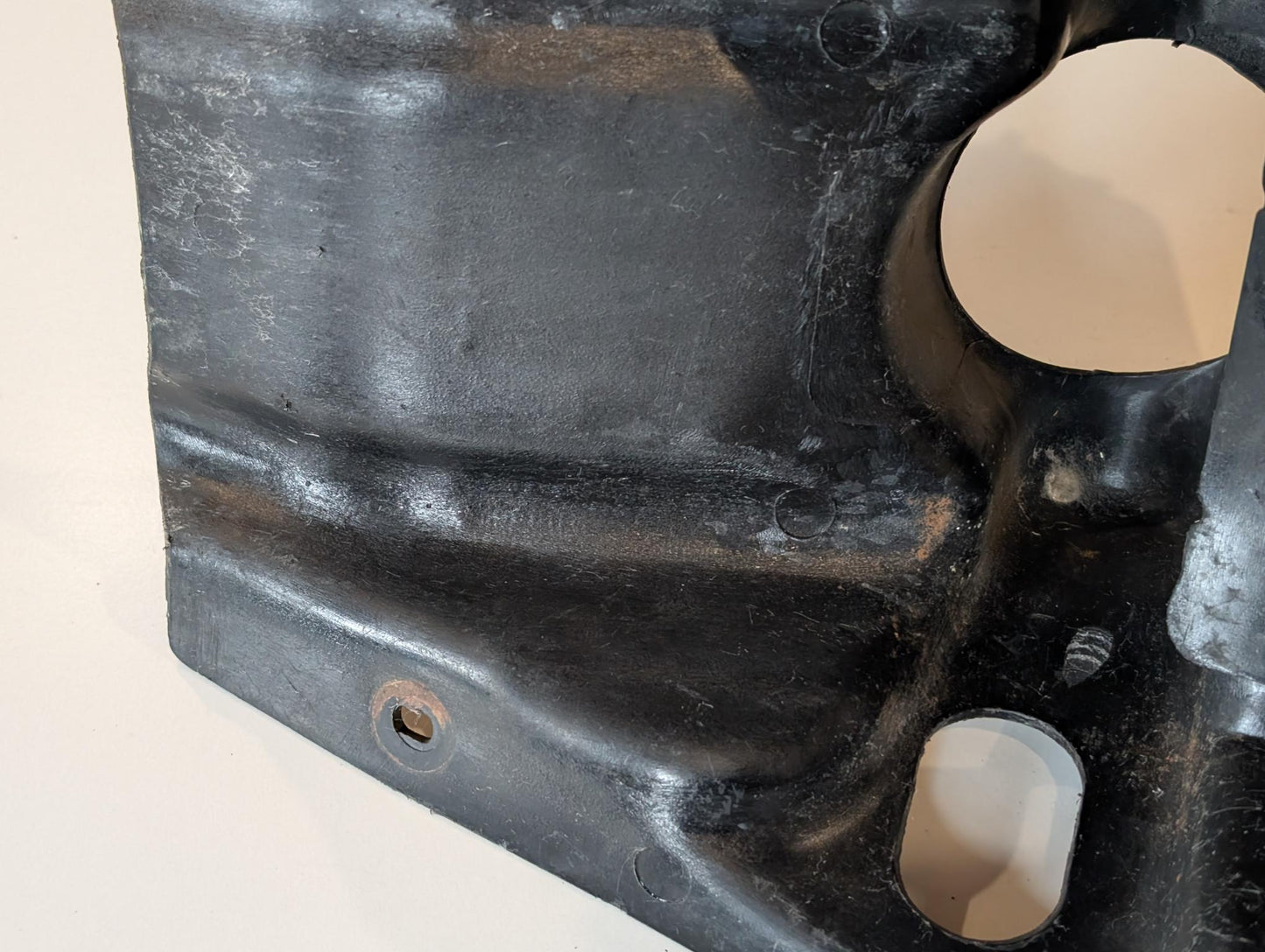 Yamaha DT175MX 2K4 Spritzschutz Schwinge Federbein Konsole, gebraucht
