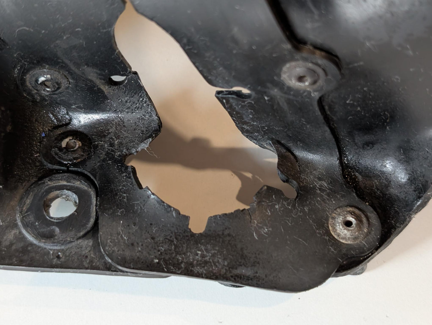 Yamaha DT175MX 2K4 Spritzschutz Schwinge Federbein Konsole, gebraucht