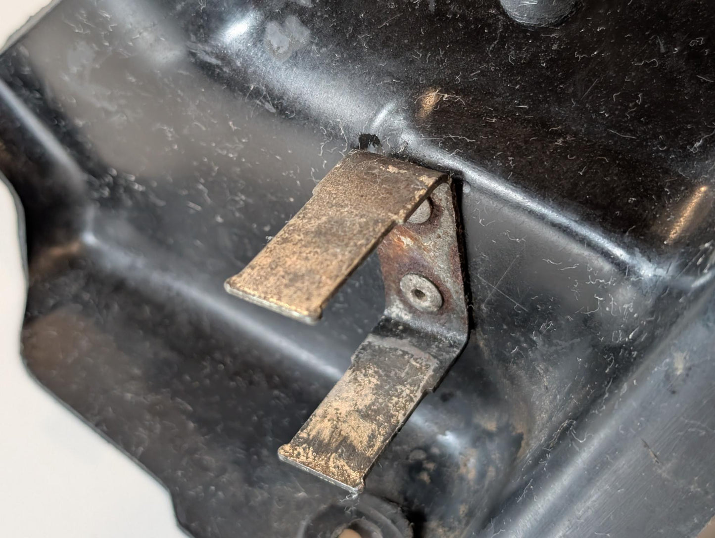 Yamaha DT175MX 2K4 Spritzschutz Schwinge Federbein Konsole, gebraucht