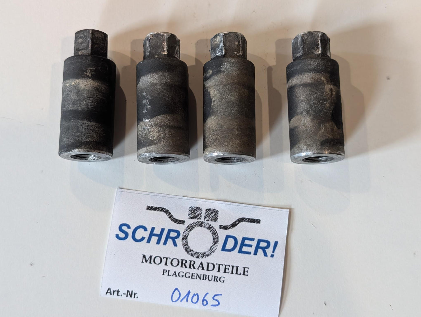 Yamaha DT175MX 2K4 Schrauben Schraubhülsen Zylinder, gebraucht