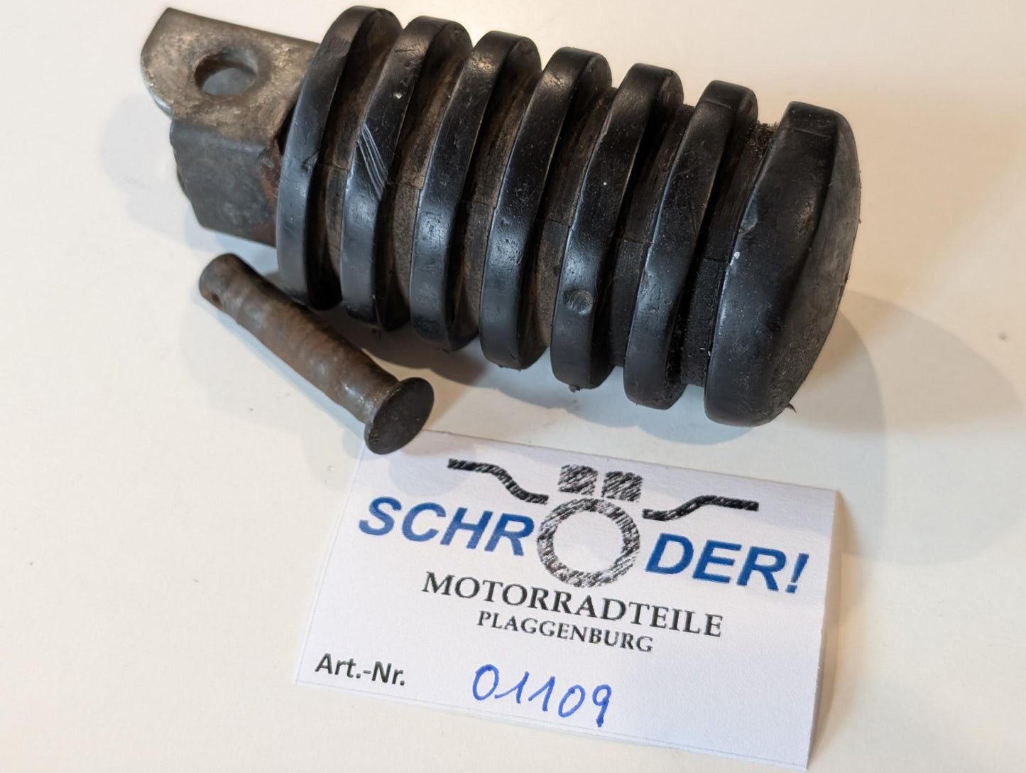 Yamaha DT175MX 2K4 Fussraste Fussrastenhalter vorne rechts mit Bolzen, gebraucht