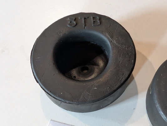 Yamaha XT600E 3TB 3UW Tankhalterung Tankgummis Tankauflager Vibrationsdämpfer 3TB-24181-00, gebraucht