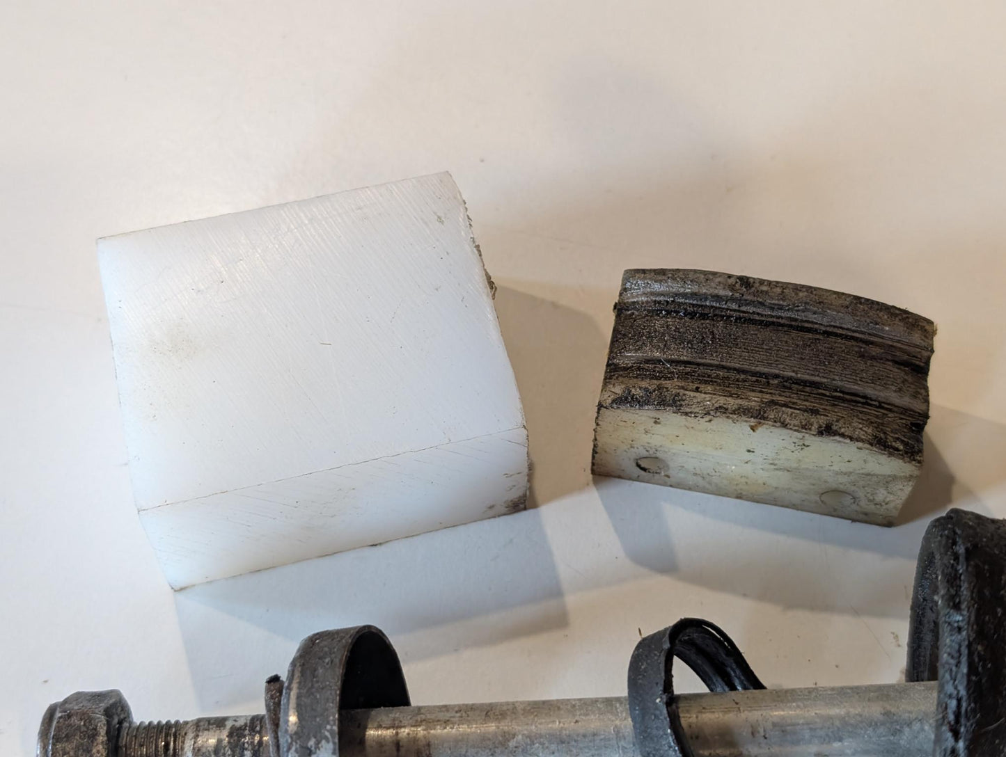 Yamaha DT175MX 2K4 Schwingenachse Kettenspanner Kettenführung, gebraucht