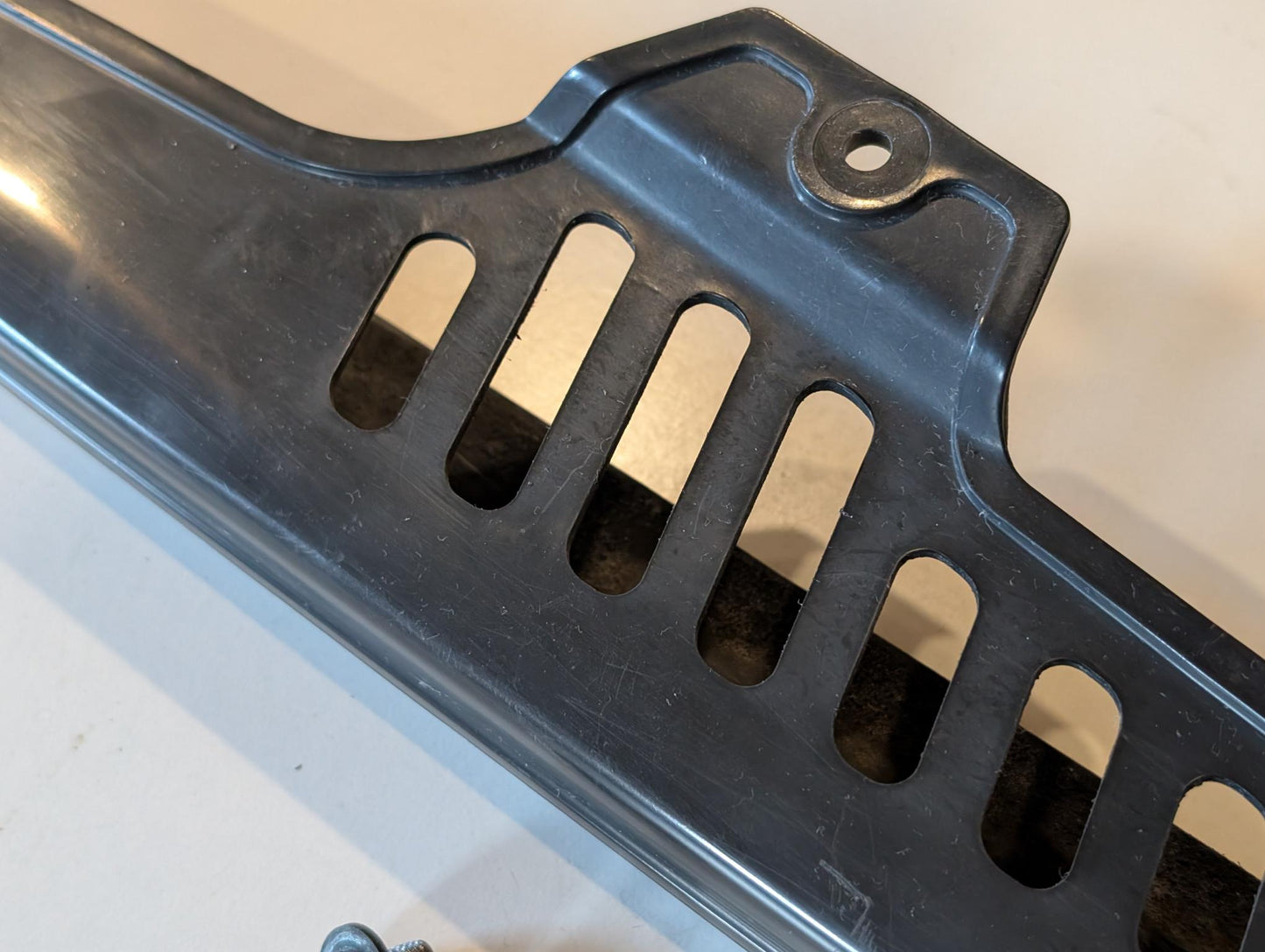 Yamaha XT600E 3TB 3UW Kettenschutz Kettenführung Kettenkasten mit Schrauben 3TB-22311-00
