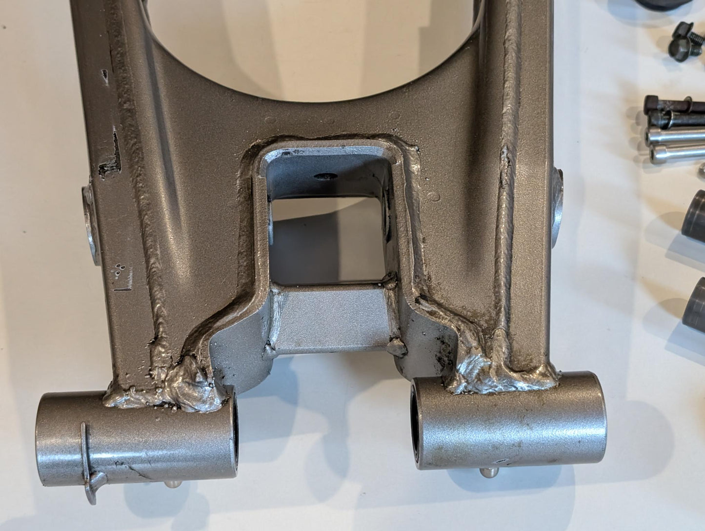 Yamaha XT600E 3TB 3UW Hinterradschwinge Hinterradführung 3TB-22110-01 mit Lager Buchsen Staubdeckeln gebraucht