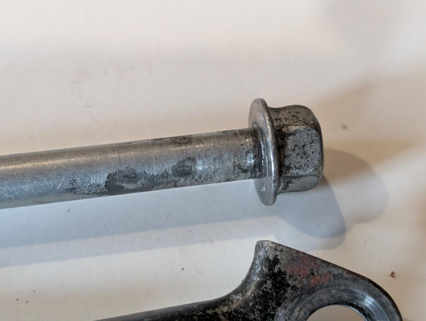 Yamaha XT600 43F Schutzplatte 34L-2176E-01 Motorhalter Schraube 95811-10100 gebraucht