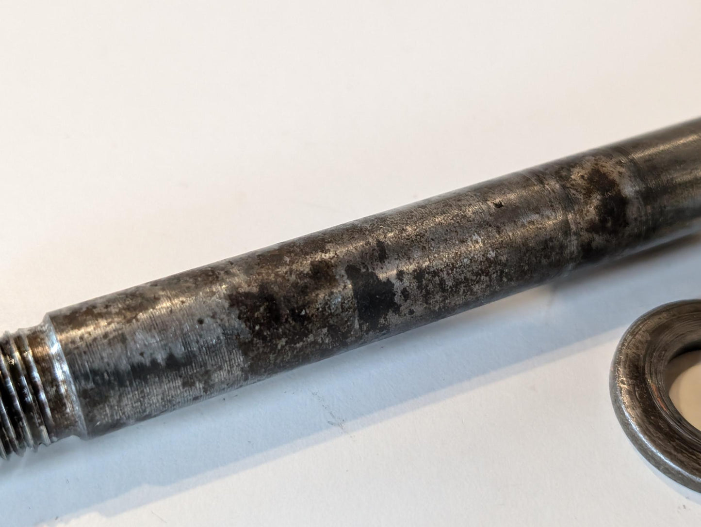 Yamaha XT600 43F Achse Vorderrad Radachse vorne 43F-25181-00 Scheibe 90201-15785 Mutter 90171-14029 gebraucht