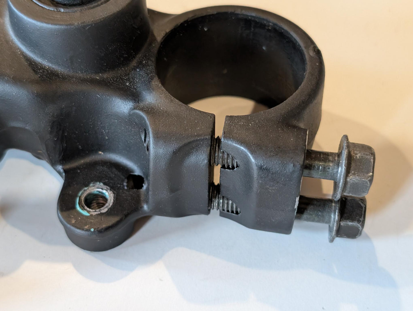 Yamaha XT600 43F Lenkerkrone 34L-23435-00-98 Schraube 90105-14102 gebraucht