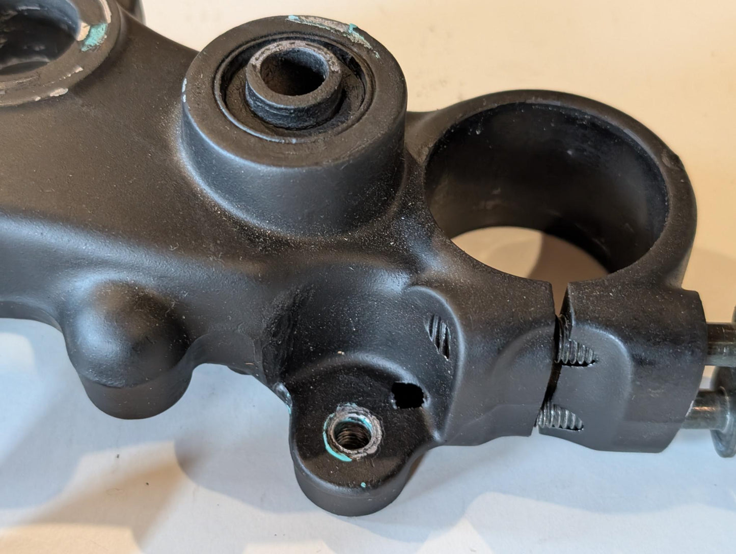 Yamaha XT600 43F Lenkerkrone 34L-23435-00-98 Schraube 90105-14102 gebraucht