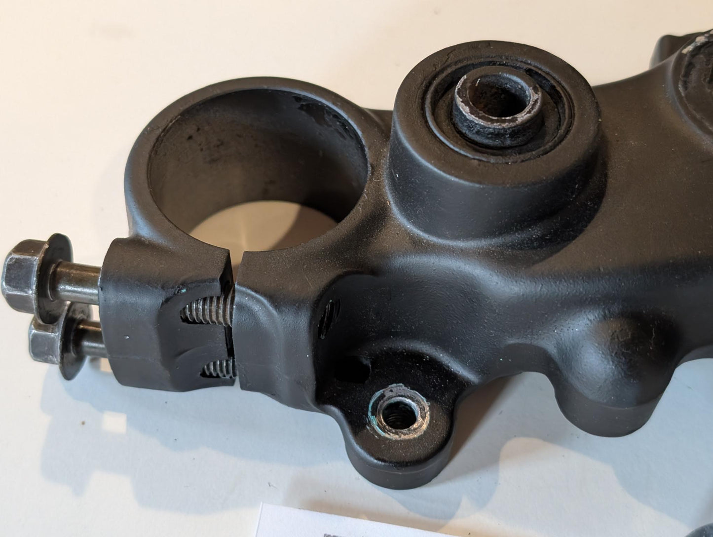 Yamaha XT600 43F Lenkerkrone 34L-23435-00-98 Schraube 90105-14102 gebraucht