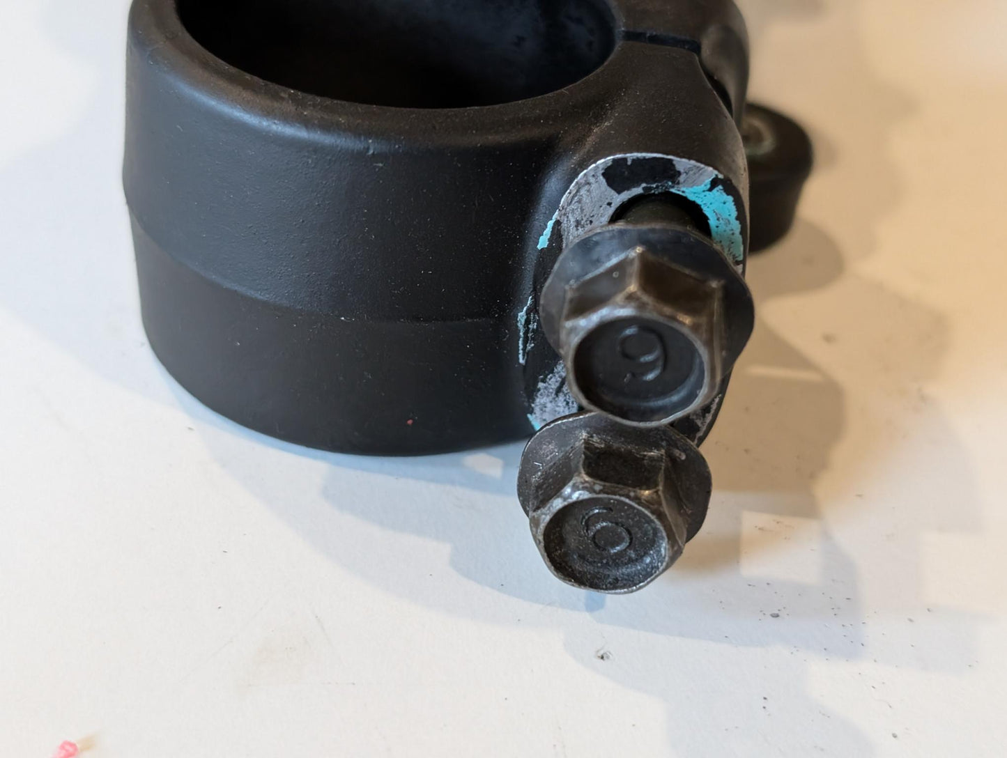 Yamaha XT600 43F Lenkerkrone 34L-23435-00-98 Schraube 90105-14102 gebraucht