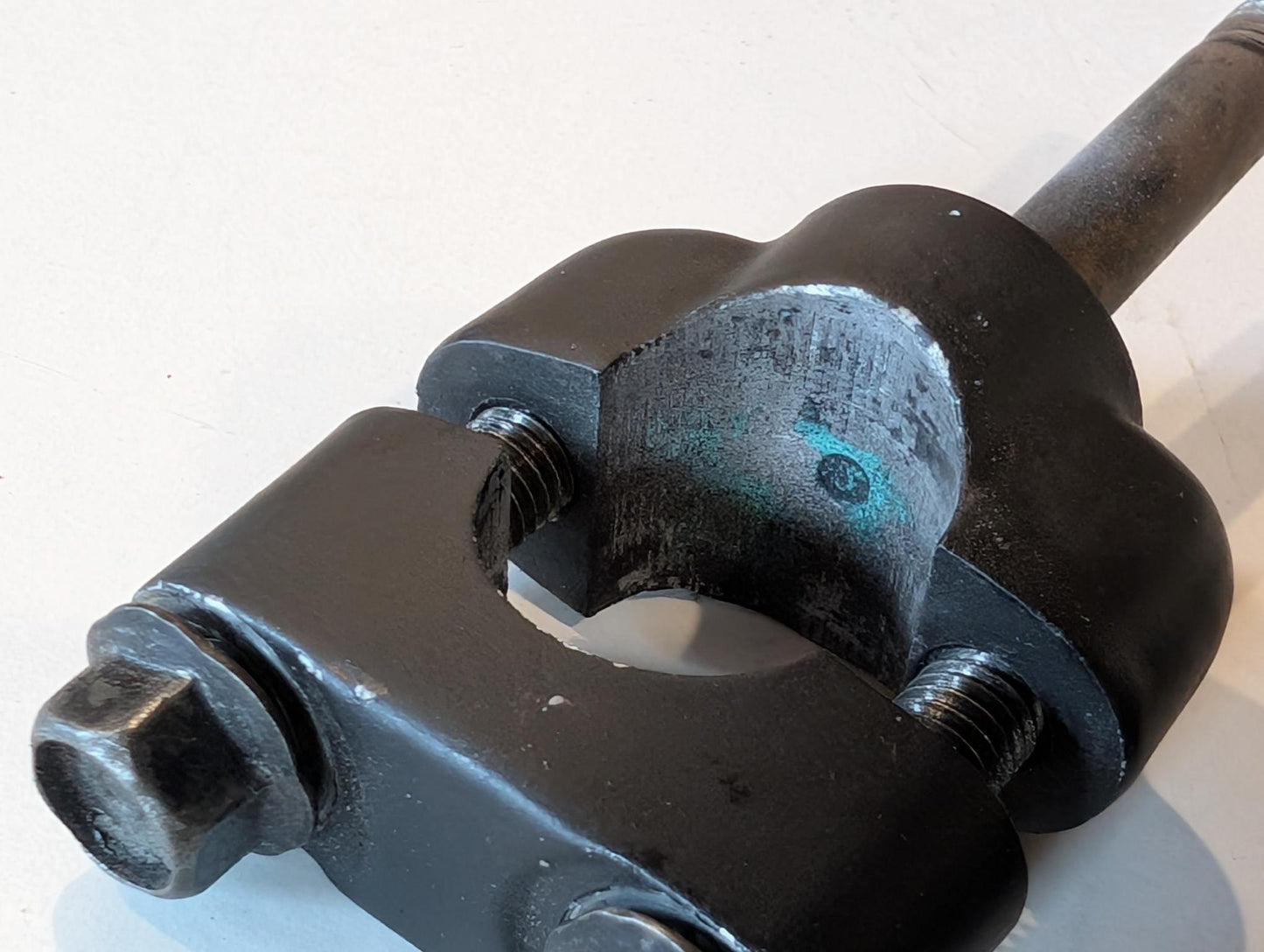 Yamaha XT600 43F Lenkerhalter 1E6-23441-00 3Y6-23442-00-98 Schraube 95826-08035 gebraucht