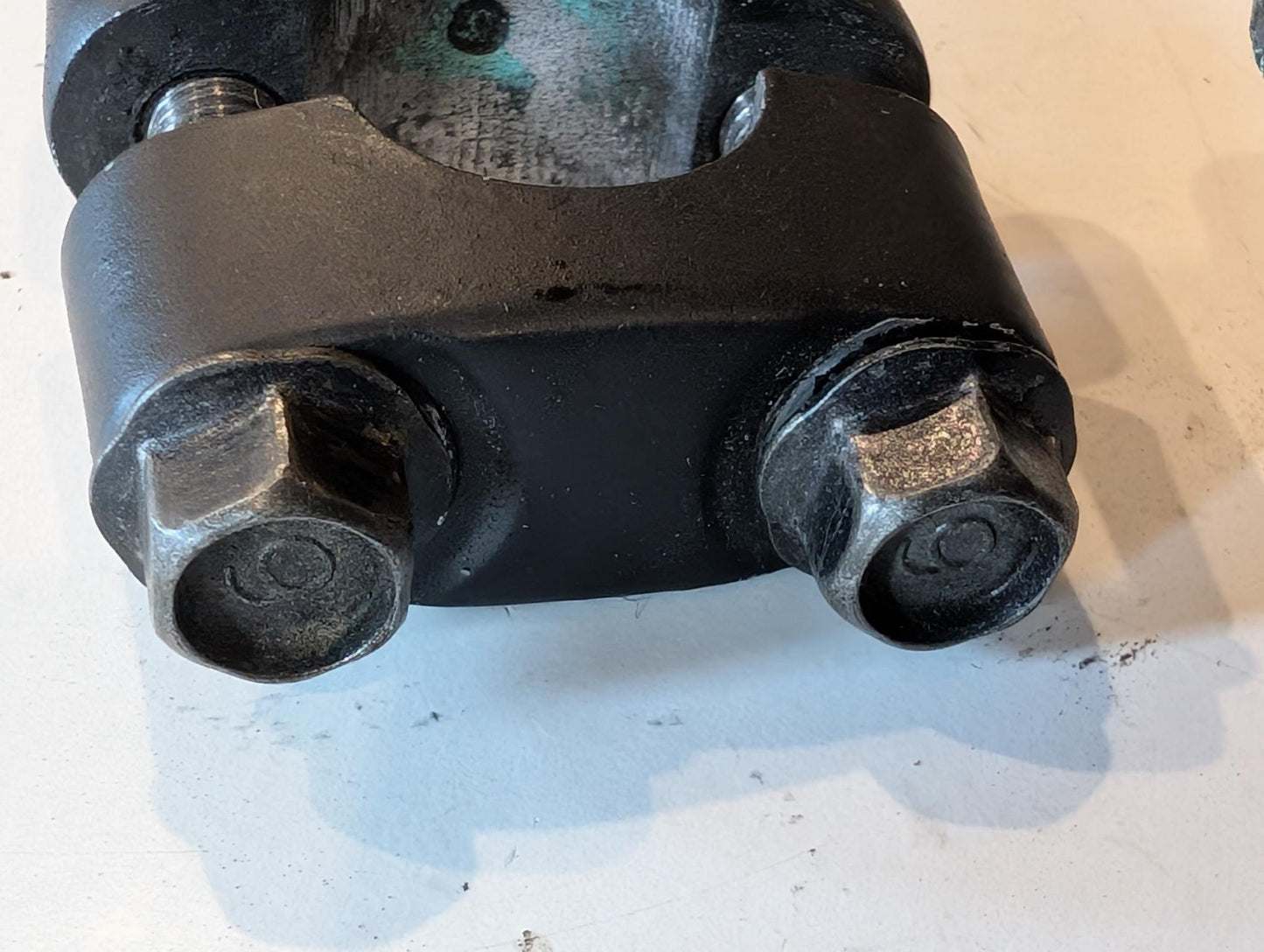 Yamaha XT600 43F Lenkerhalter 1E6-23441-00 3Y6-23442-00-98 Schraube 95826-08035 gebraucht