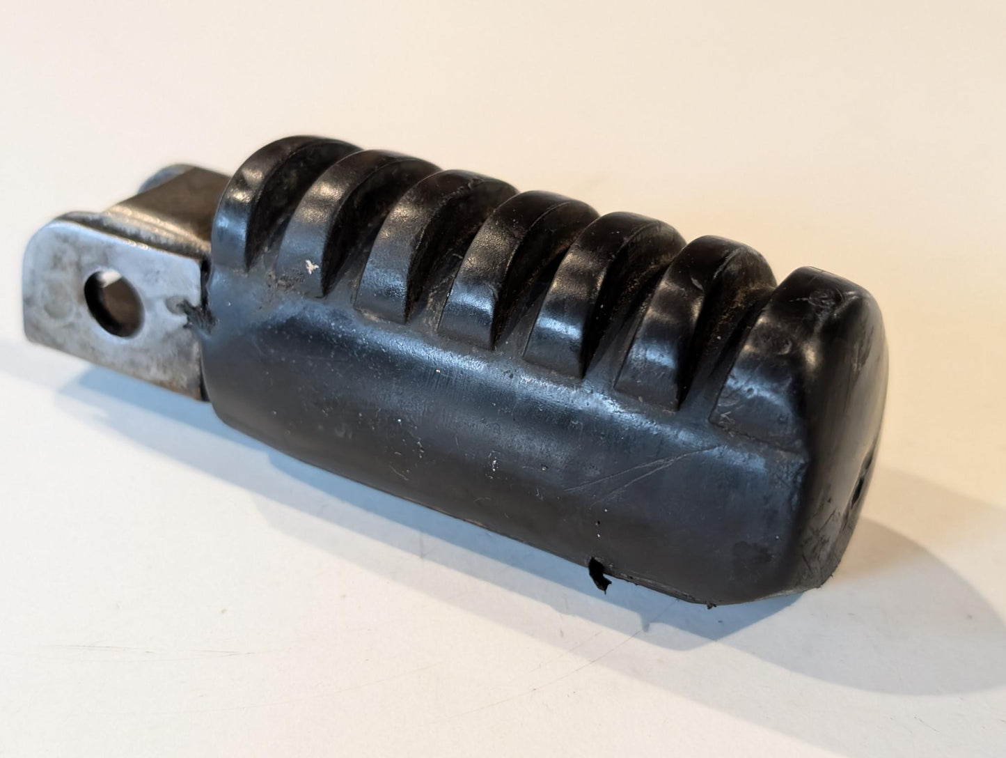 Yamaha XT600 43F Fussraste vorne rechts 214-27421-00 gebraucht